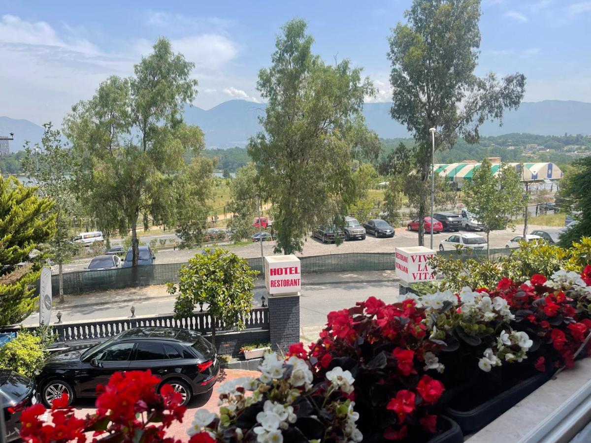 Hotel Vivi La Vita Tirana Esterno foto