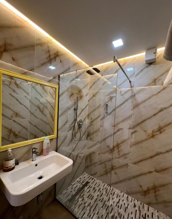 Hotel Vivi La Vita Tirana Esterno foto